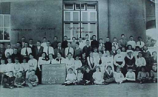 1916 photo of pupils and teachers at the Charlestown Government School