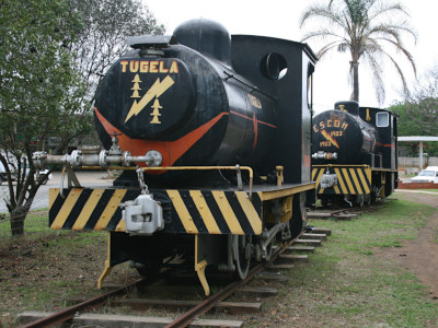 2007 photo of Fireless locomotives at Colenso